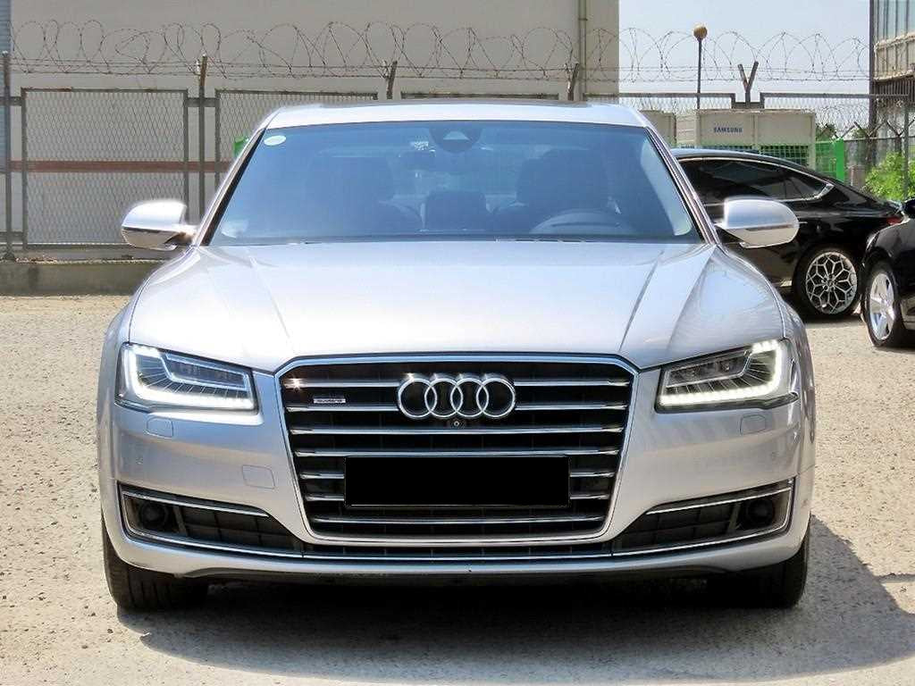 Audi A8 — photo 01