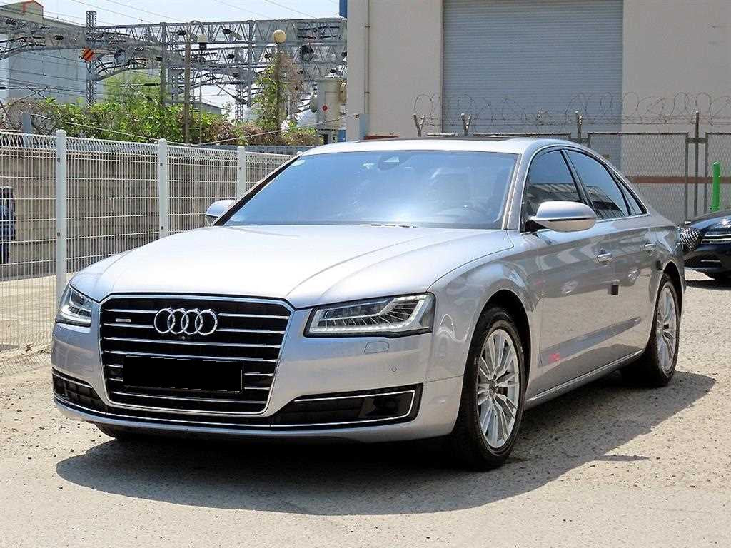 Audi A8 — photo 02