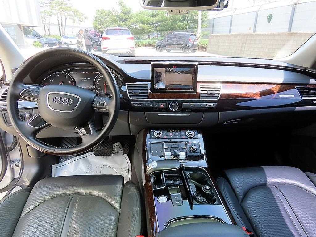 Audi A8 — photo 07
