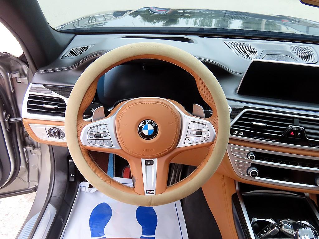 BMW 7-Series — photo 08