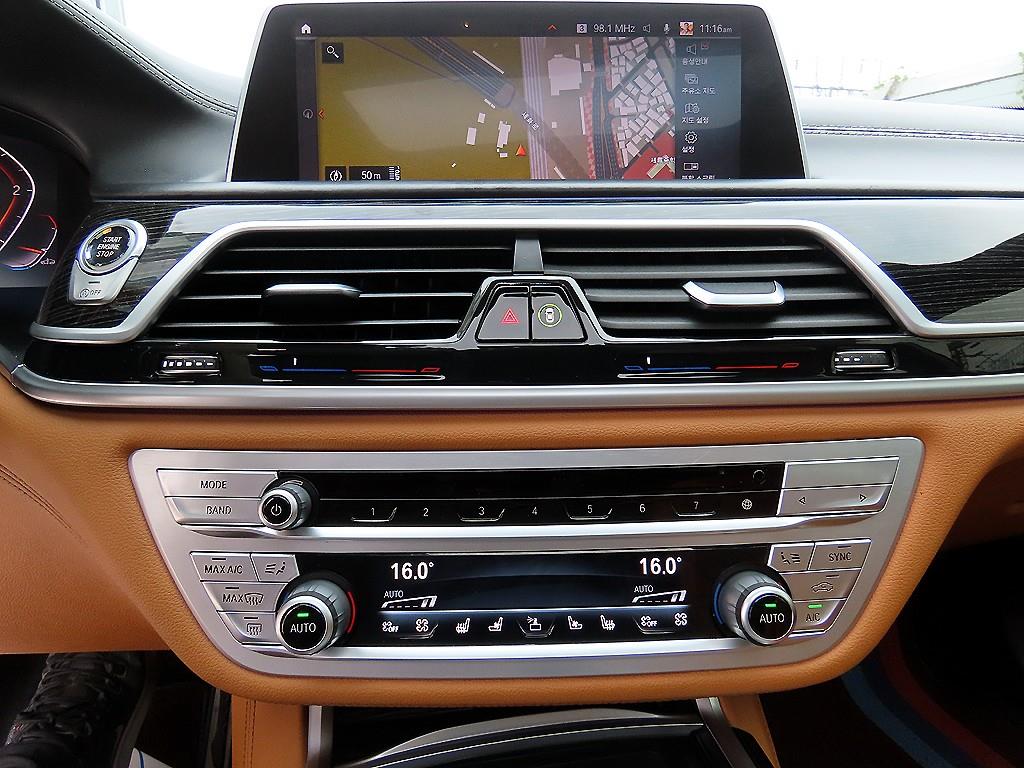 BMW 7-Series — photo 13