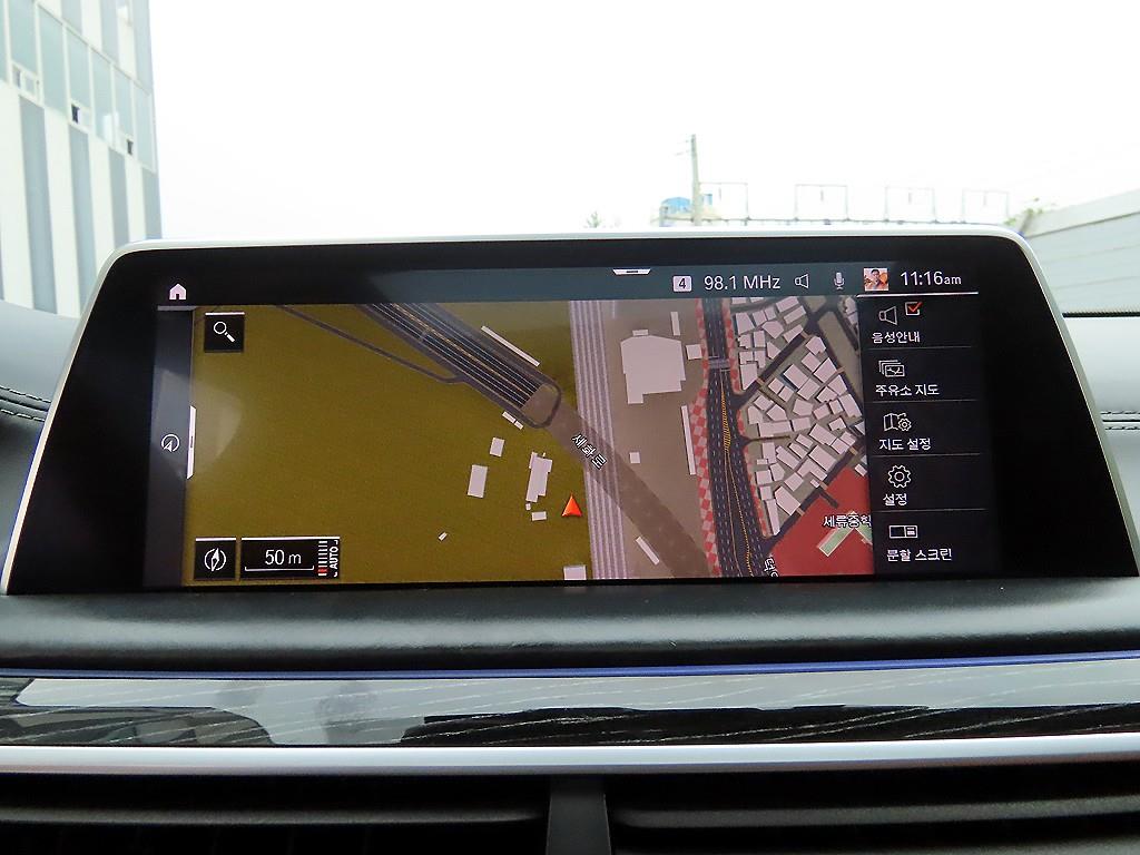 BMW 7-Series — photo 14
