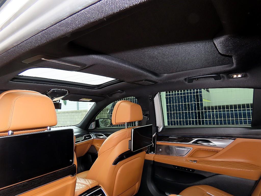 BMW 7-Series — photo 16