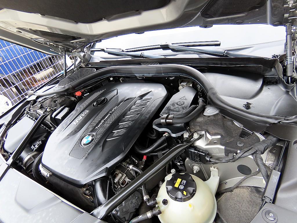 BMW 7-Series — photo 19