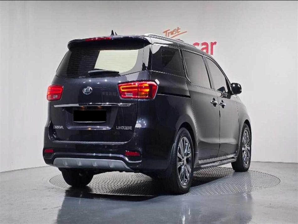 Kia Carnival — photo 02
