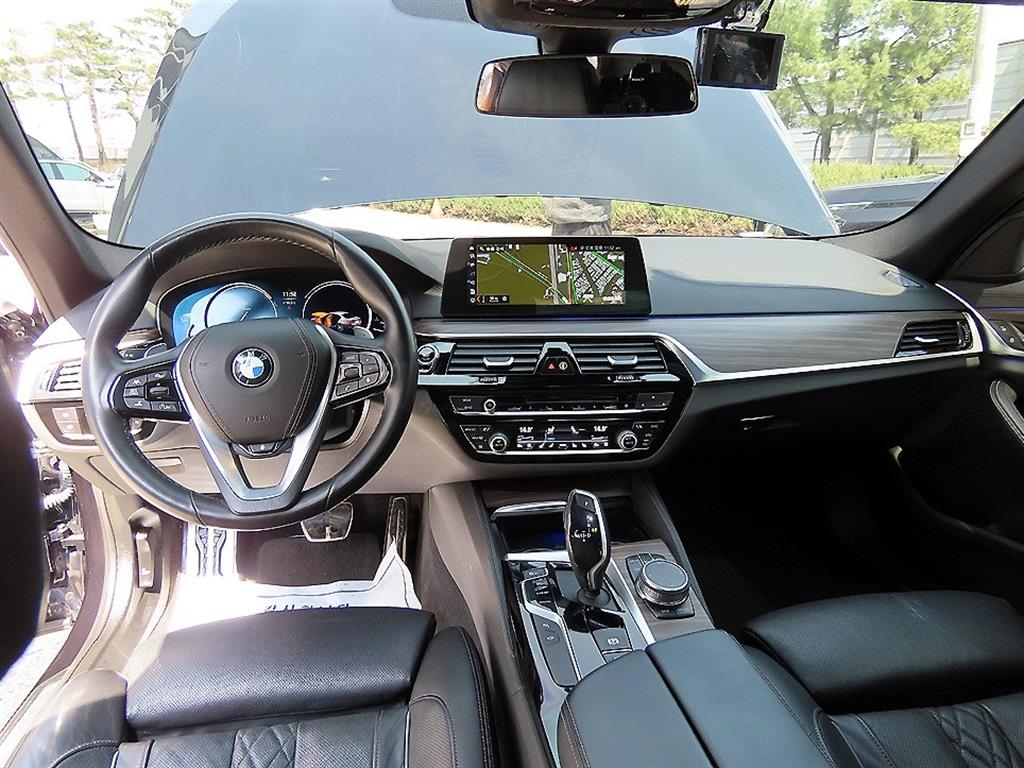 BMW 5-Series — photo 07