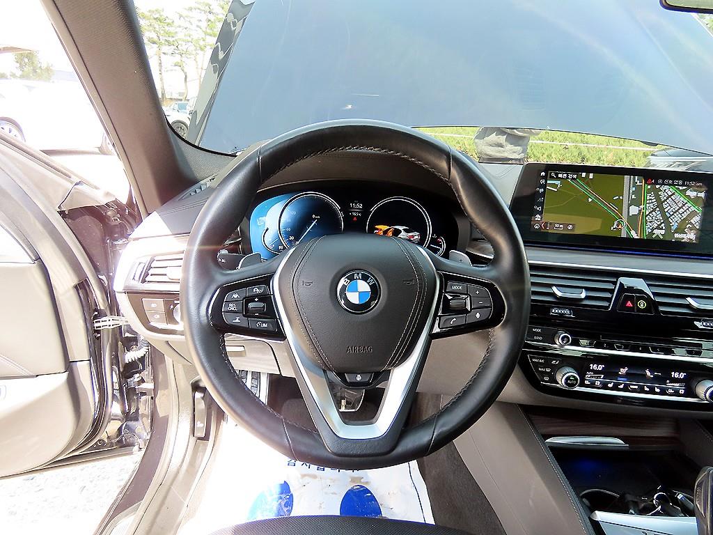 BMW 5-Series — photo 08
