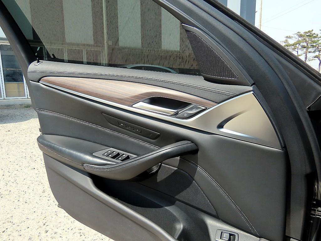 BMW 5-Series — photo 12