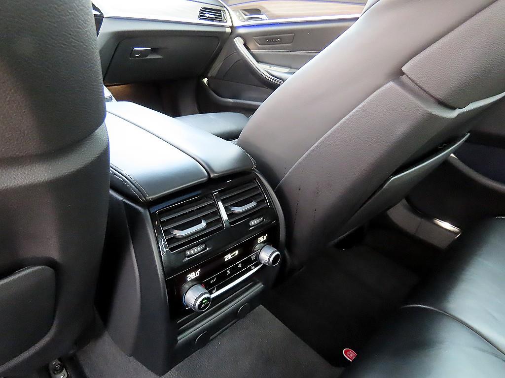 BMW 5-Series — photo 16