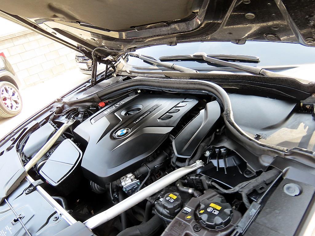 BMW 5-Series — photo 19