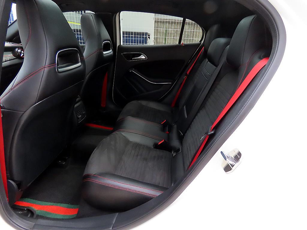 Mercedes-Benz GLA-Class — photo 06