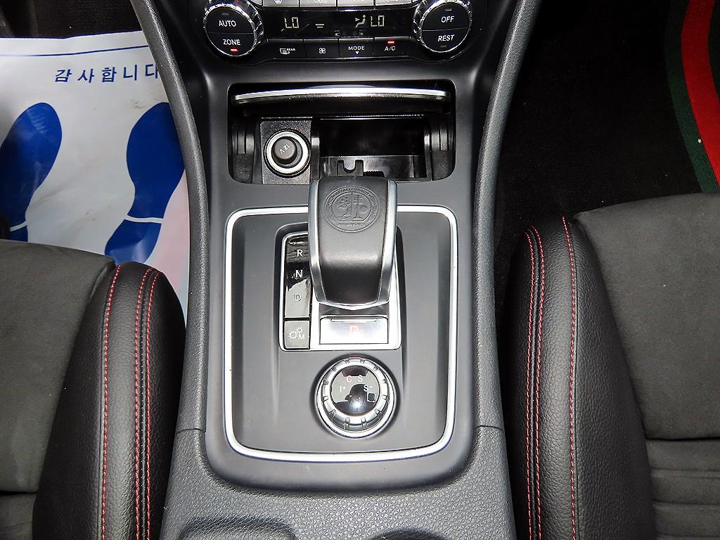 Mercedes-Benz GLA-Class — photo 10
