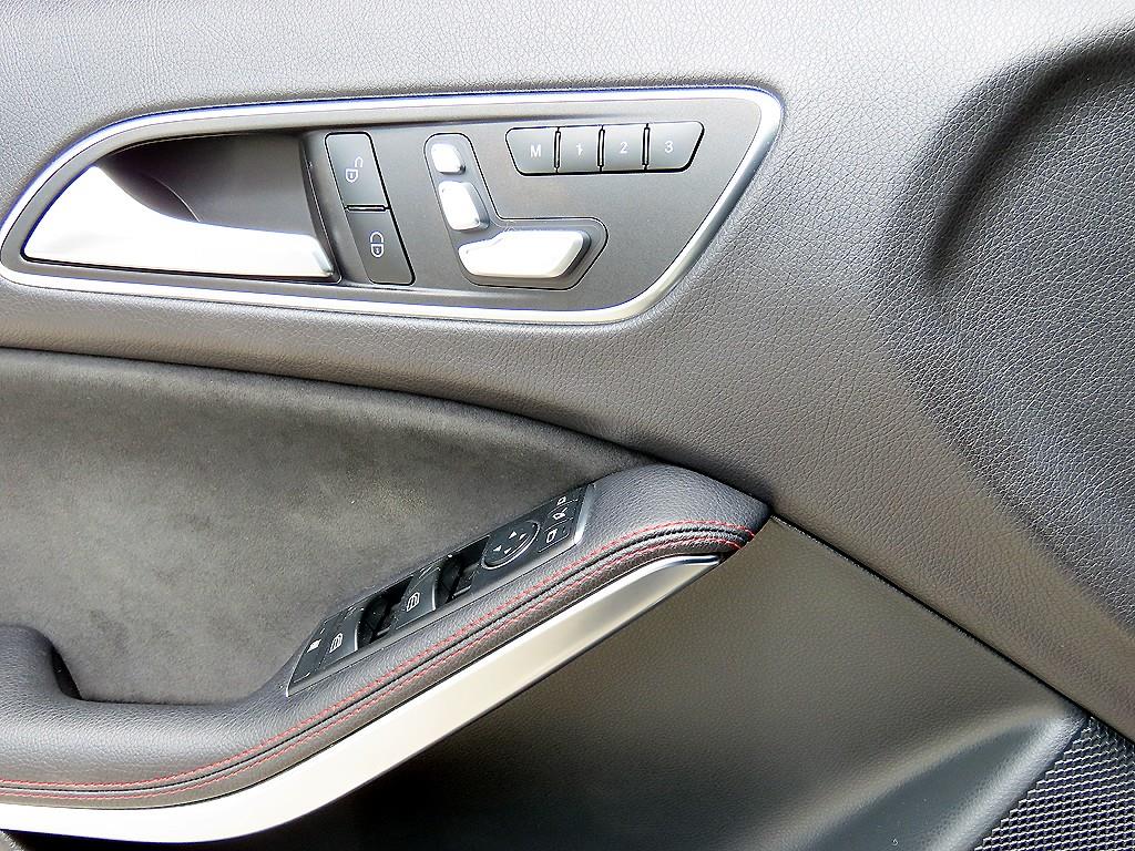 Mercedes-Benz GLA-Class — photo 11