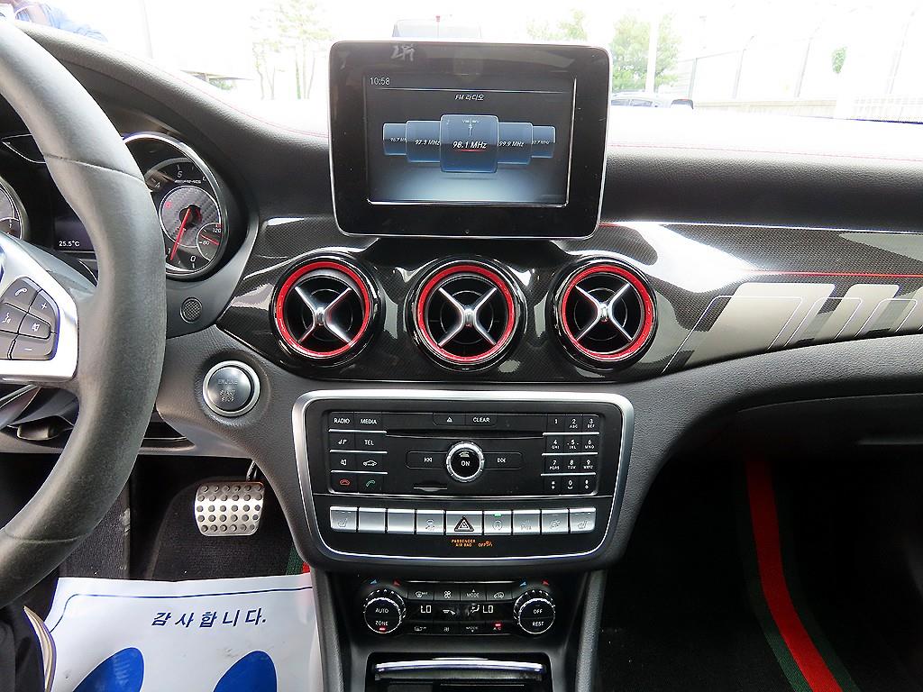 Mercedes-Benz GLA-Class — photo 12