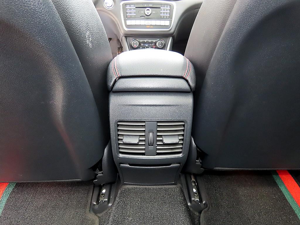 Mercedes-Benz GLA-Class — photo 15