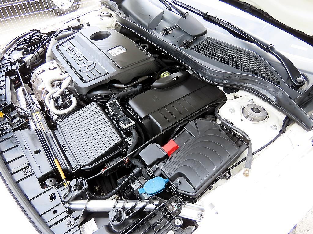Mercedes-Benz GLA-Class — photo 19