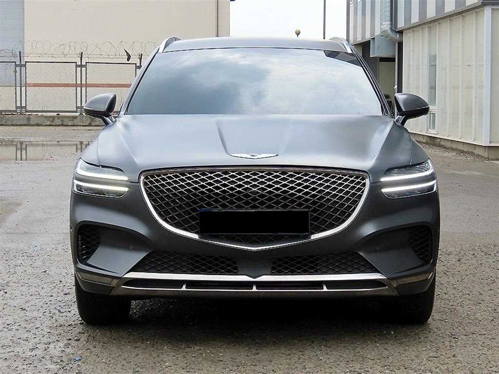 Genesis GV70 — photo 01