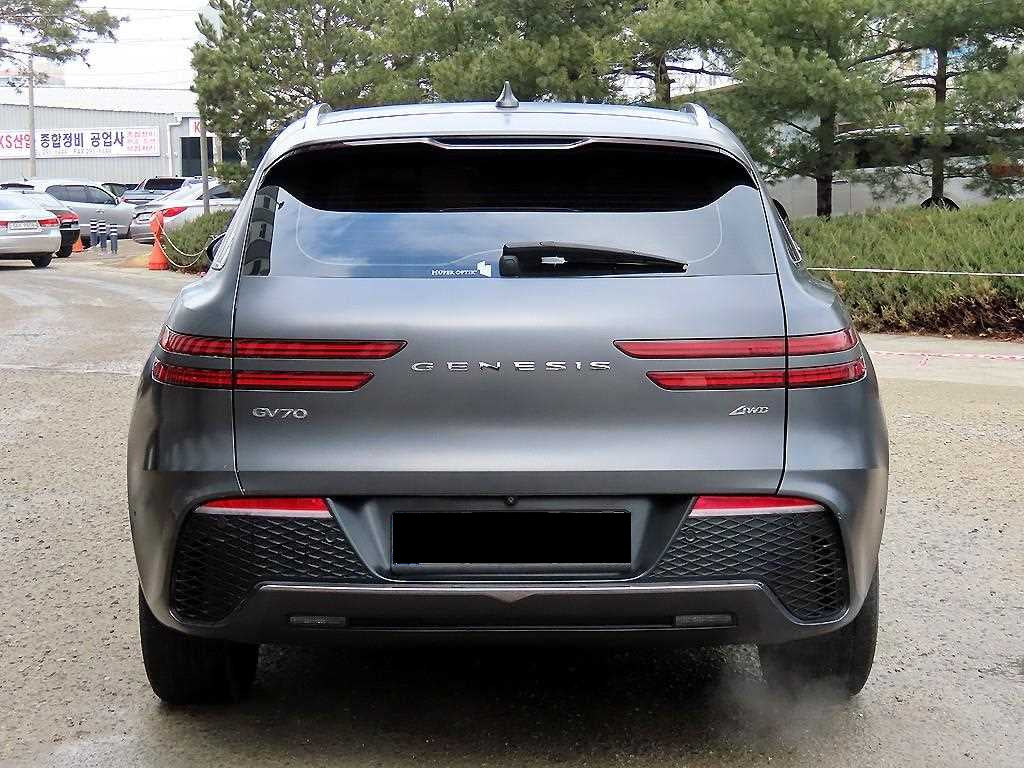Genesis GV70 — photo 04