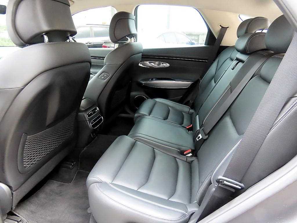 Genesis GV70 — photo 06