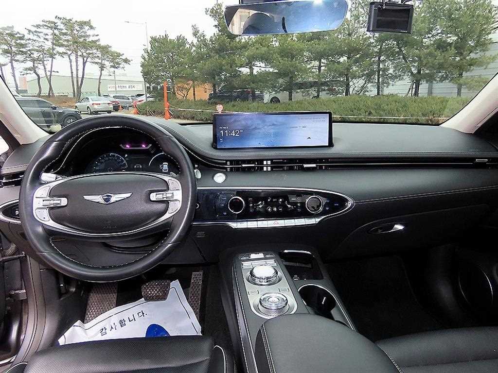 Genesis GV70 — photo 07