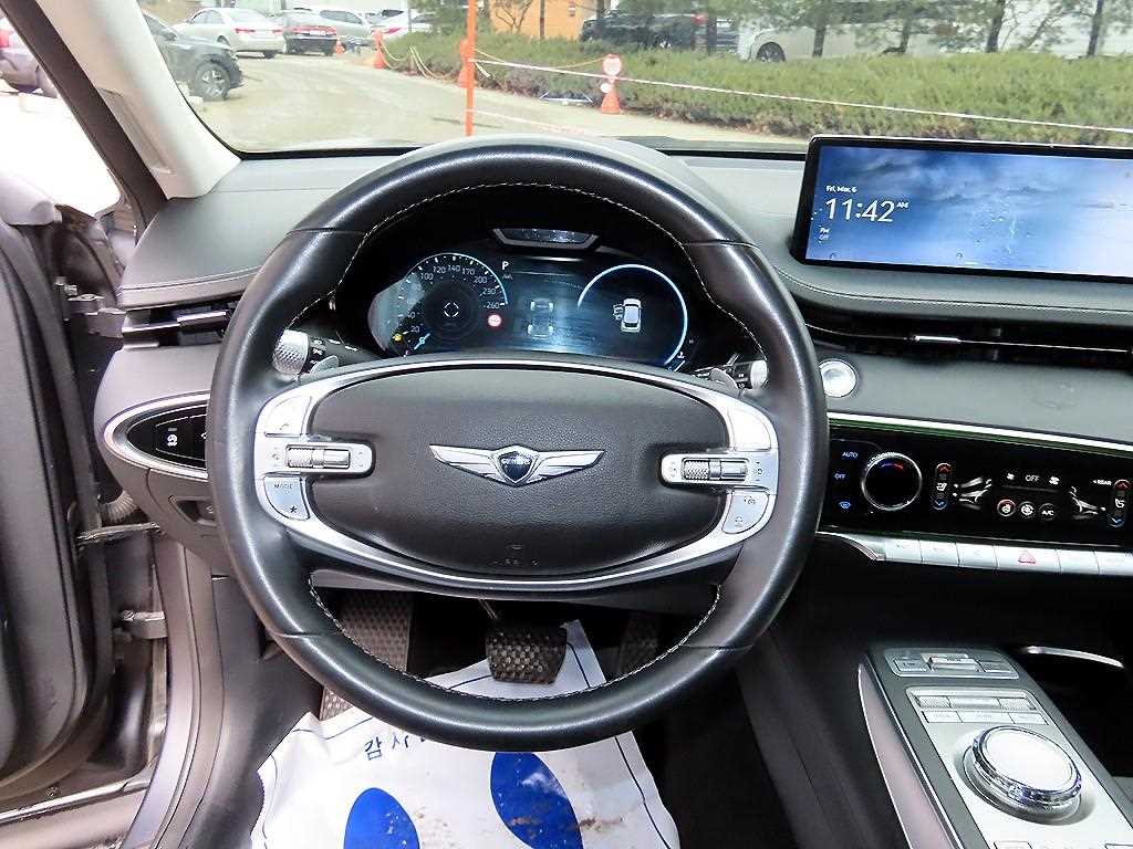 Genesis GV70 — photo 08