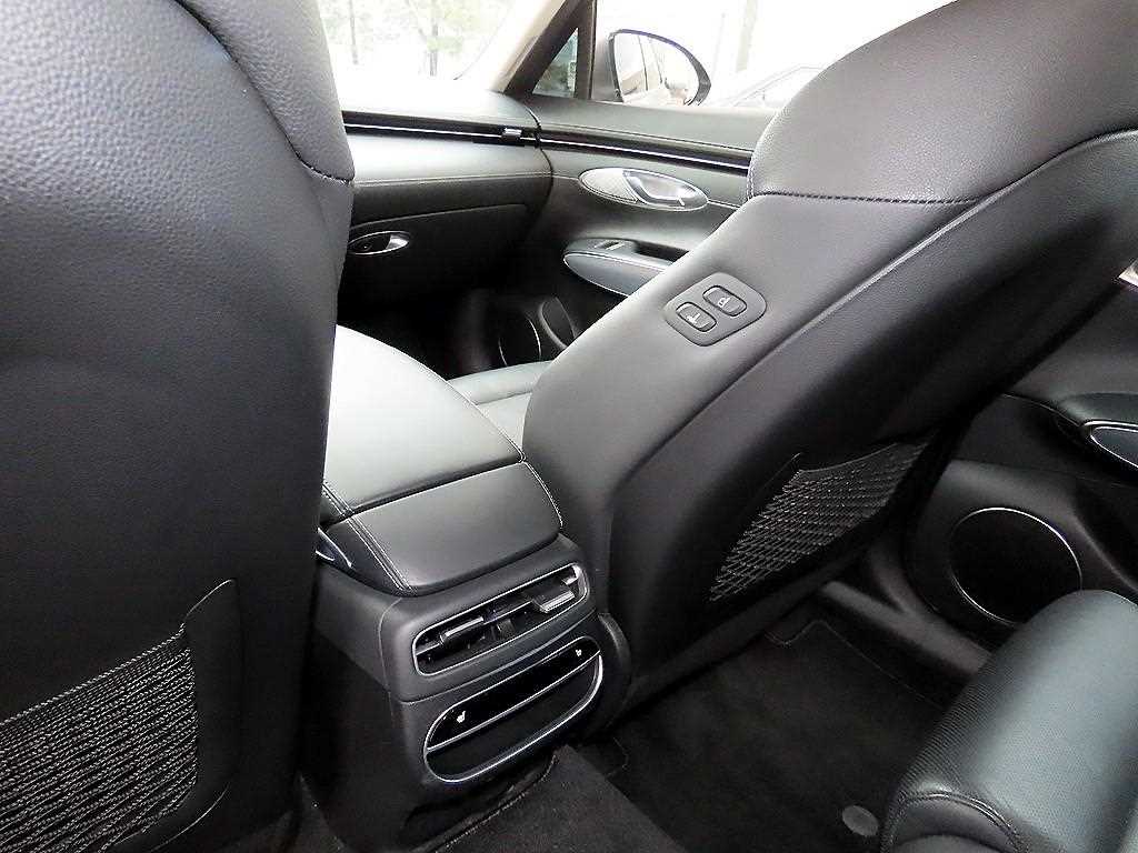 Genesis GV70 — photo 15