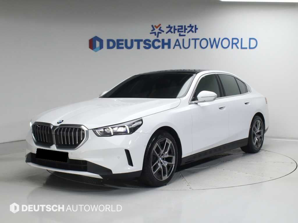 BMW 5-Series — photo 01