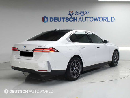 BMW 5-Series — photo 02