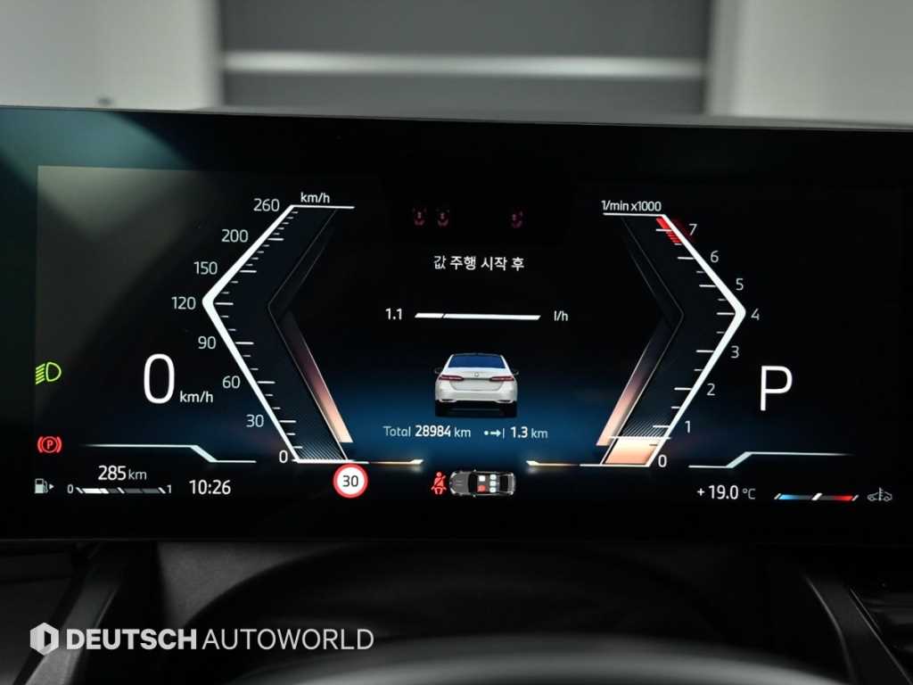 BMW 5-Series — photo 08