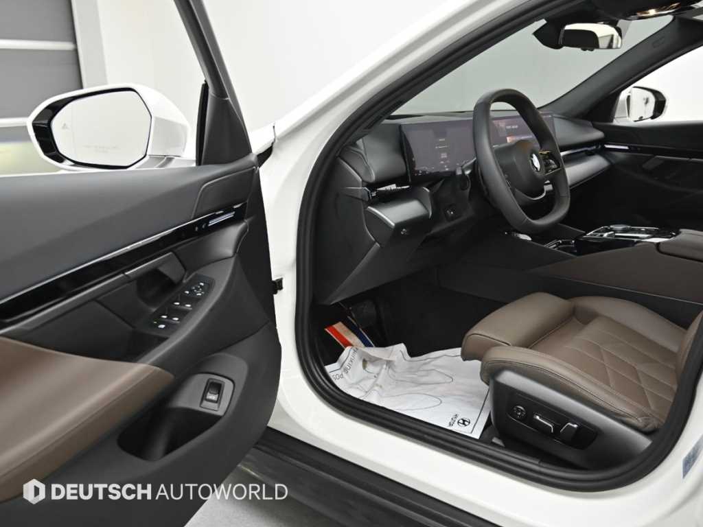 BMW 5-Series — photo 11