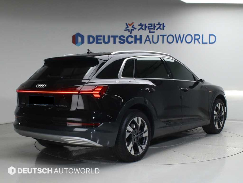 Audi e-tron — photo 02
