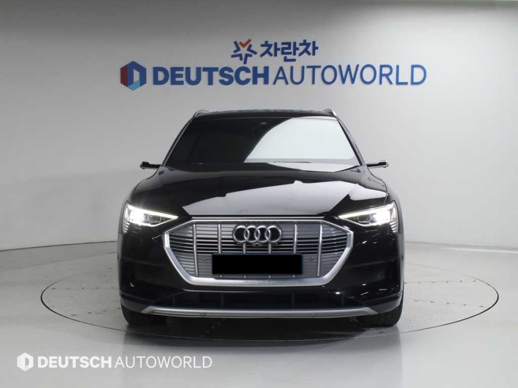 Audi e-tron — photo 03