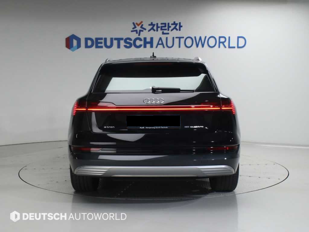 Audi e-tron — photo 04