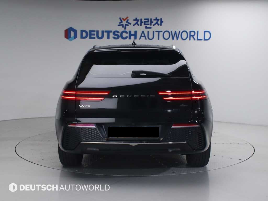 Genesis GV70 — photo 04