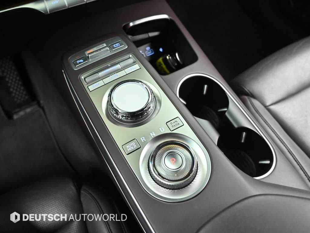 Genesis GV70 — photo 09