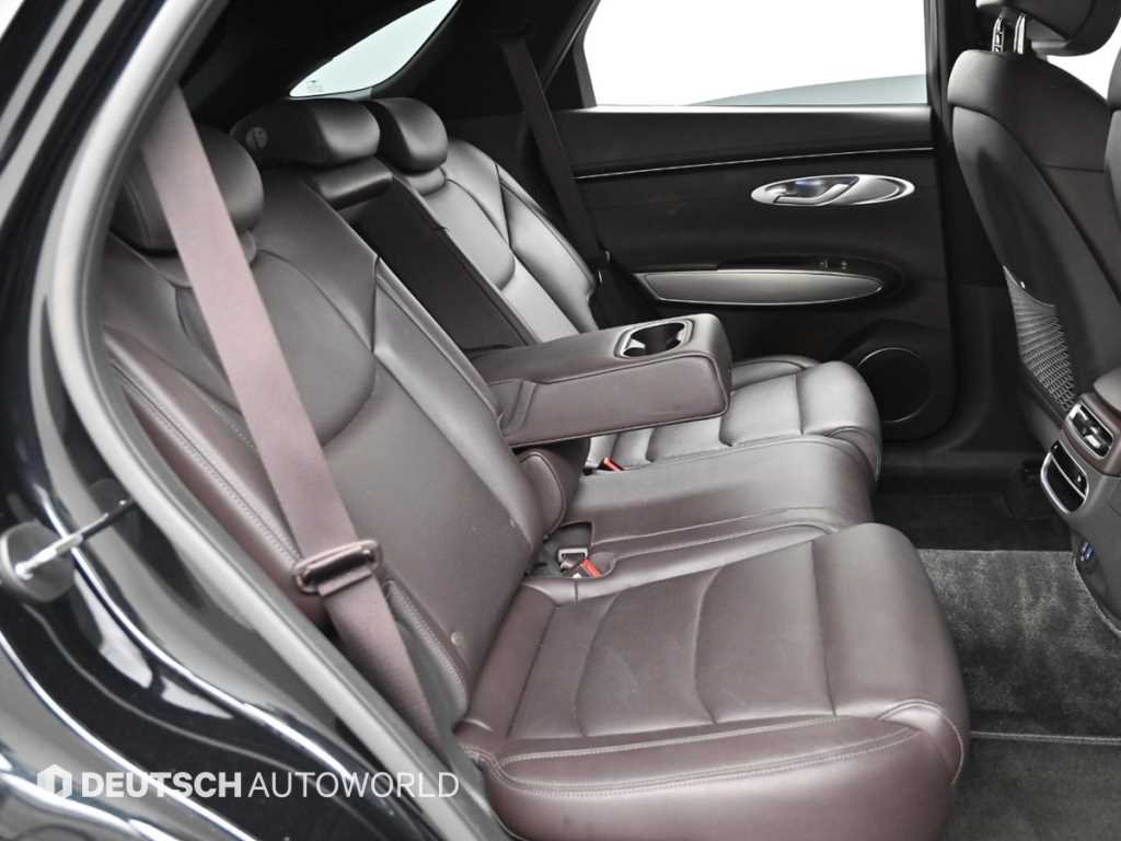 Genesis GV70 — photo 12