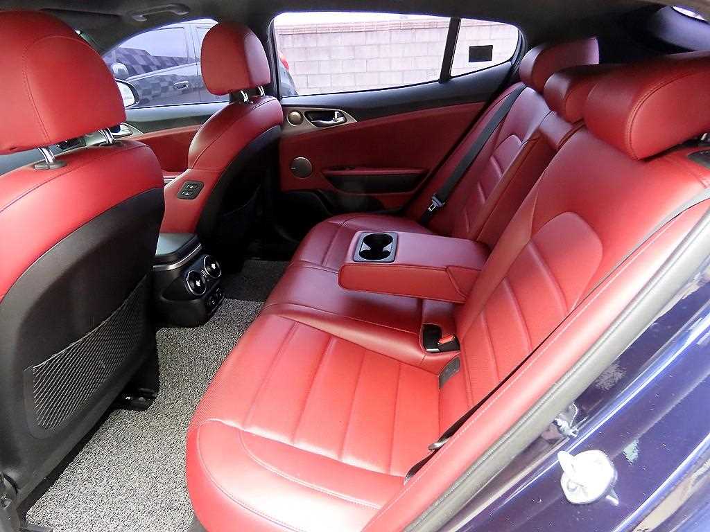 Kia Stinger — photo 07