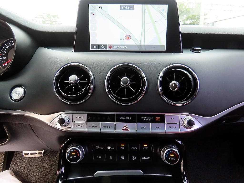 Kia Stinger — photo 13