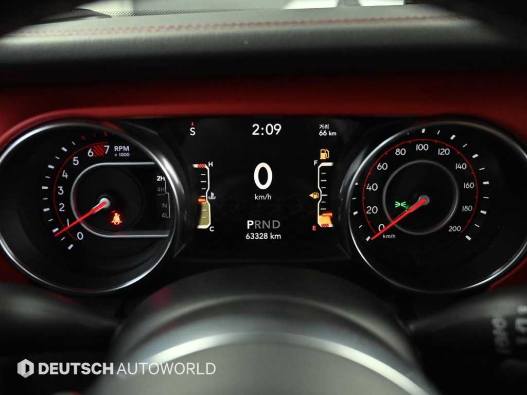 Jeep Wrangler — photo 08