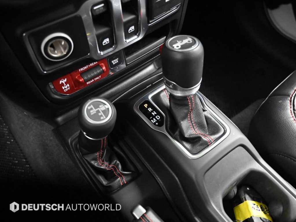 Jeep Wrangler — photo 09