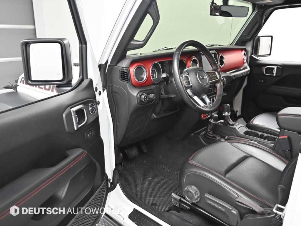 Jeep Wrangler — photo 11