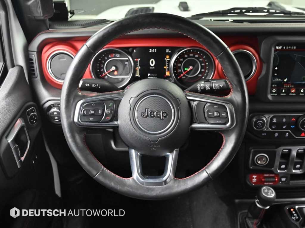 Jeep Wrangler — photo 13
