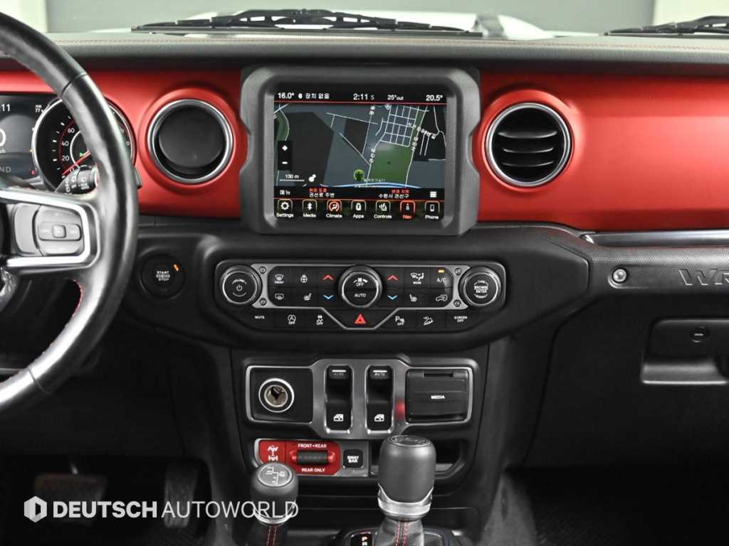 Jeep Wrangler — photo 14