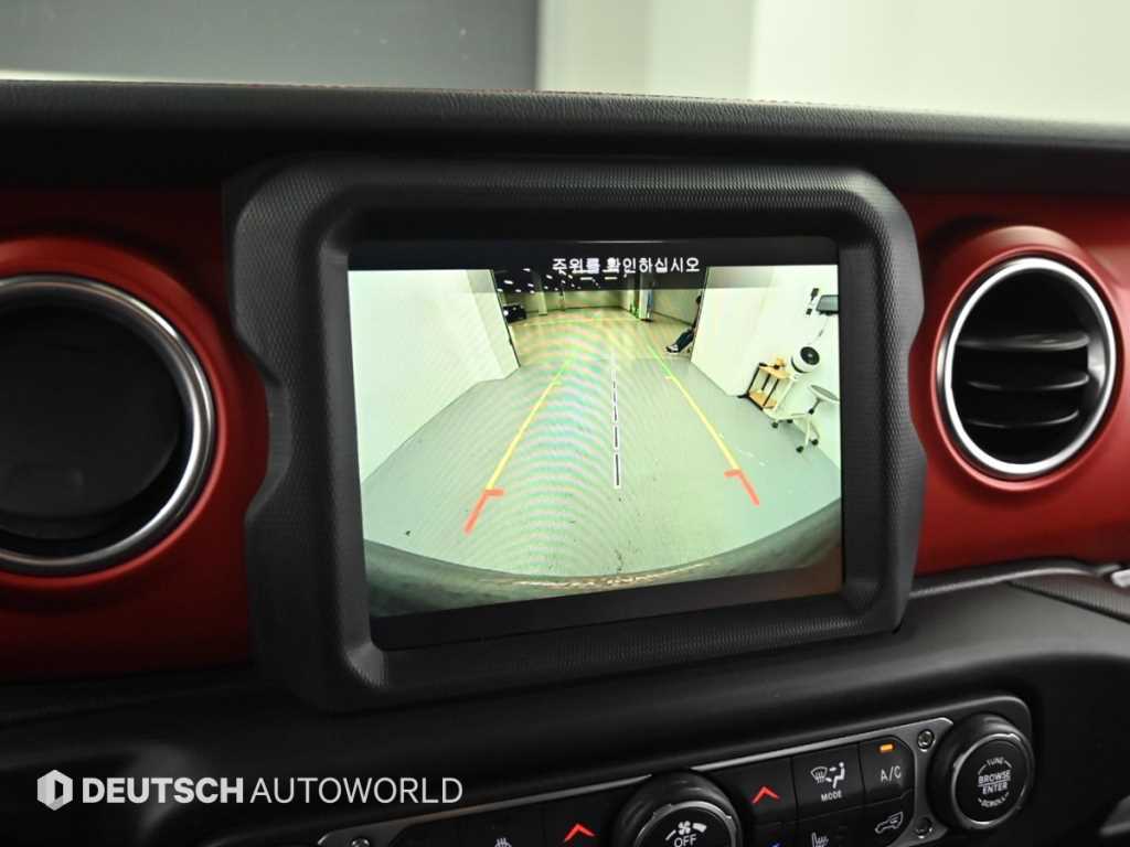 Jeep Wrangler — photo 15
