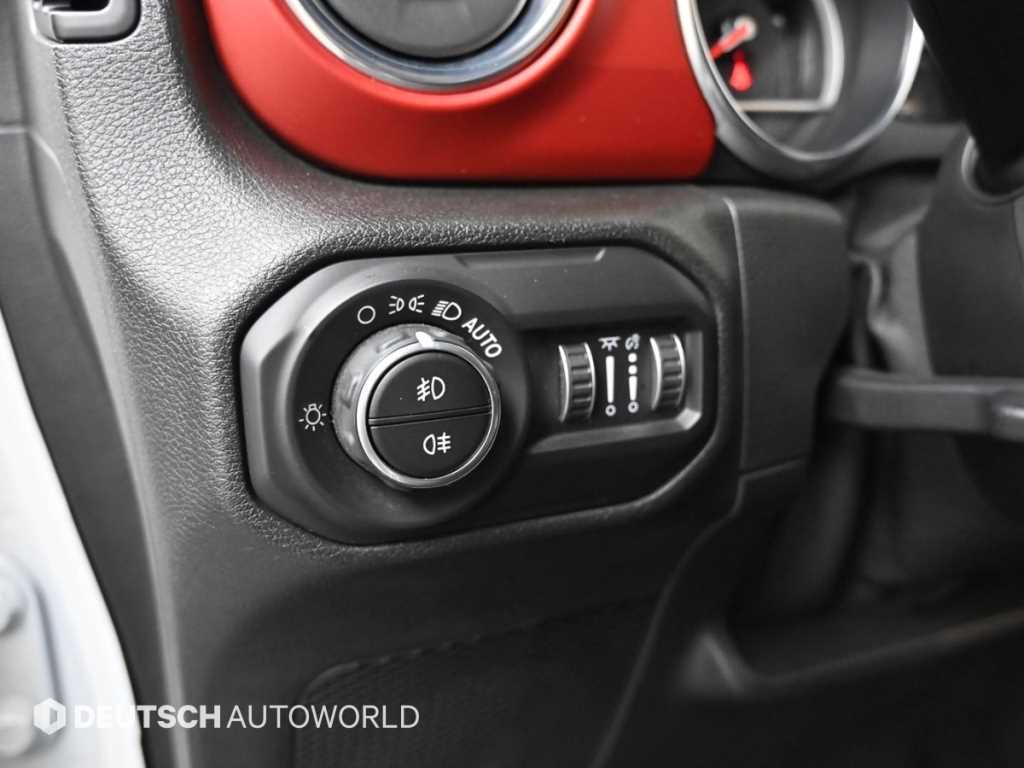 Jeep Wrangler — photo 16