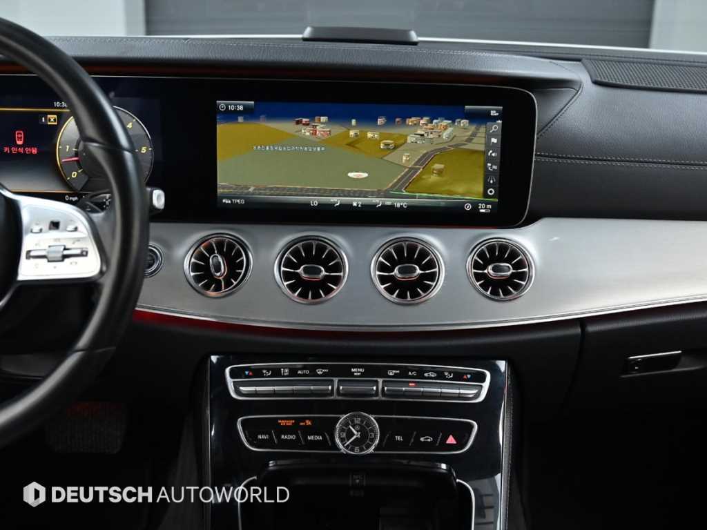 Mercedes-Benz CLS-Class — photo 14