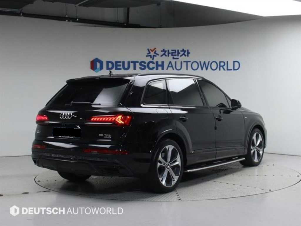 Audi Q7 — photo 02