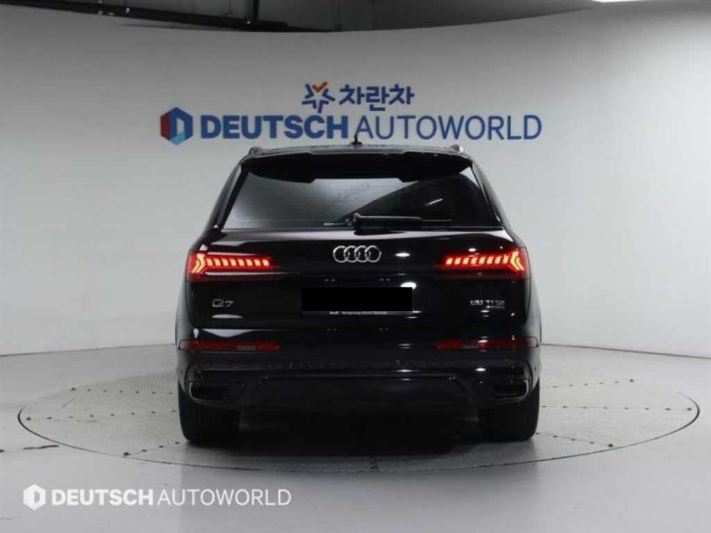 Audi Q7 — photo 04
