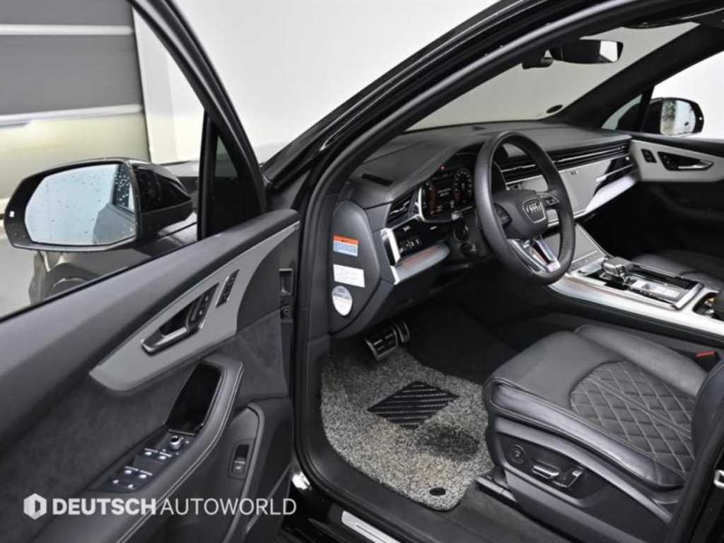 Audi Q7 — photo 11