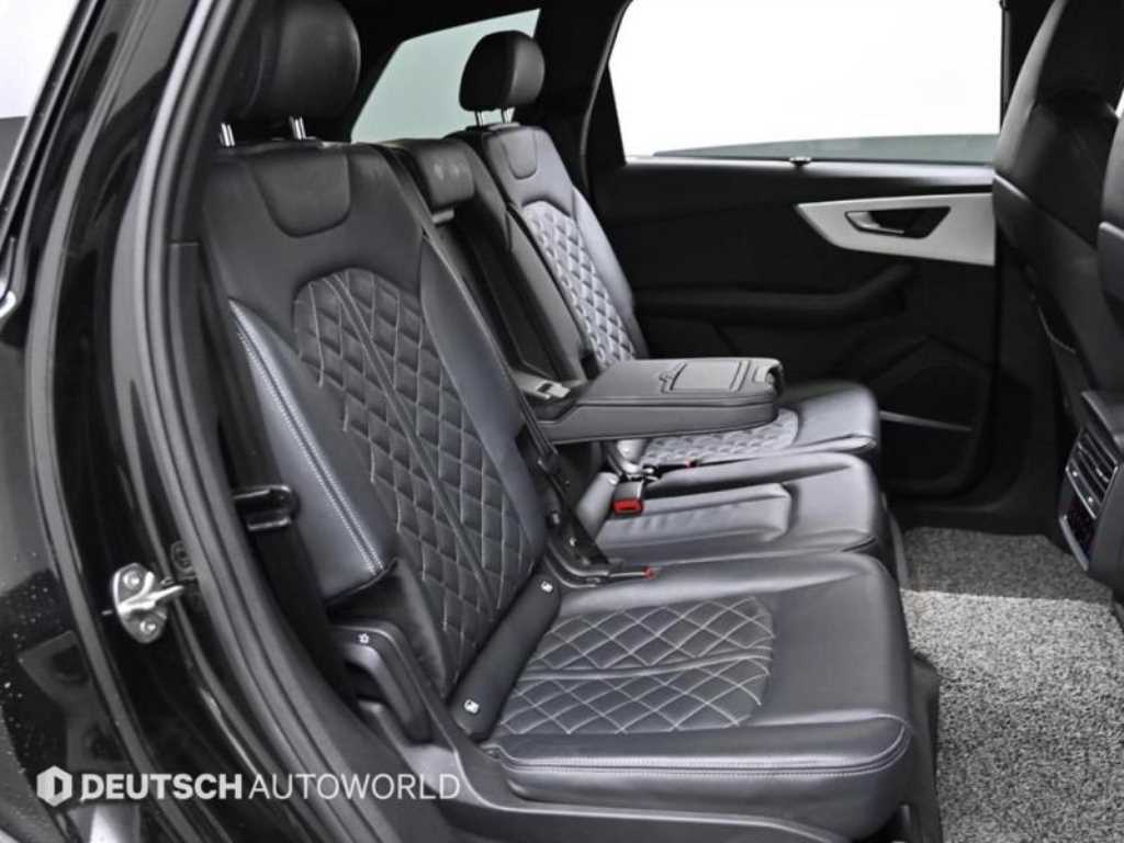Audi Q7 — photo 12